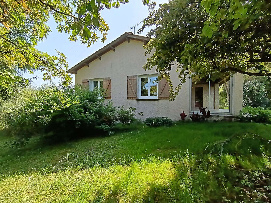 Maison à SAINT-NAZAIRE-DE-VALENTANE
