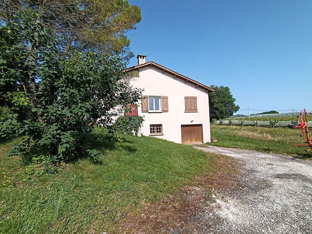 Maison à SAINT-NAZAIRE-DE-VALENTANE