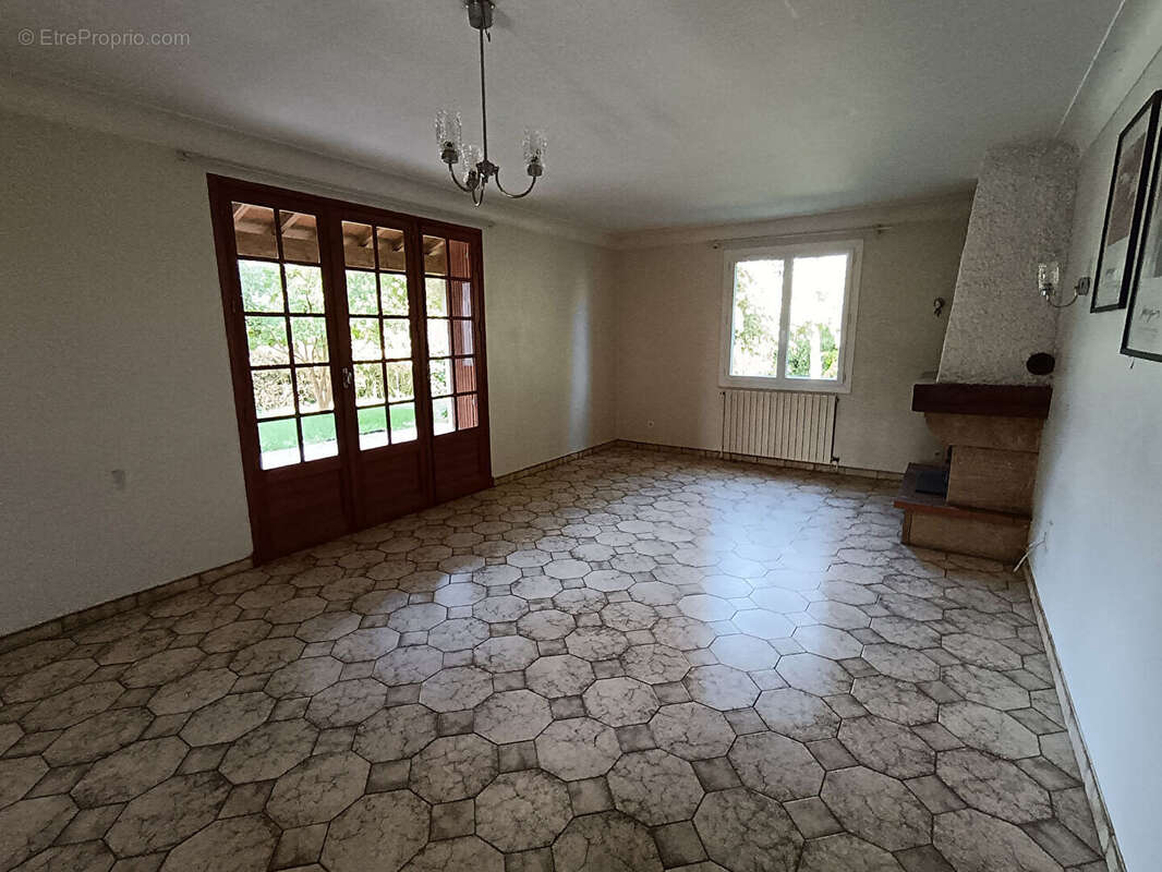 Maison à SAINT-NAZAIRE-DE-VALENTANE