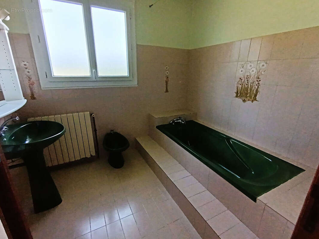 Maison à SAINT-NAZAIRE-DE-VALENTANE