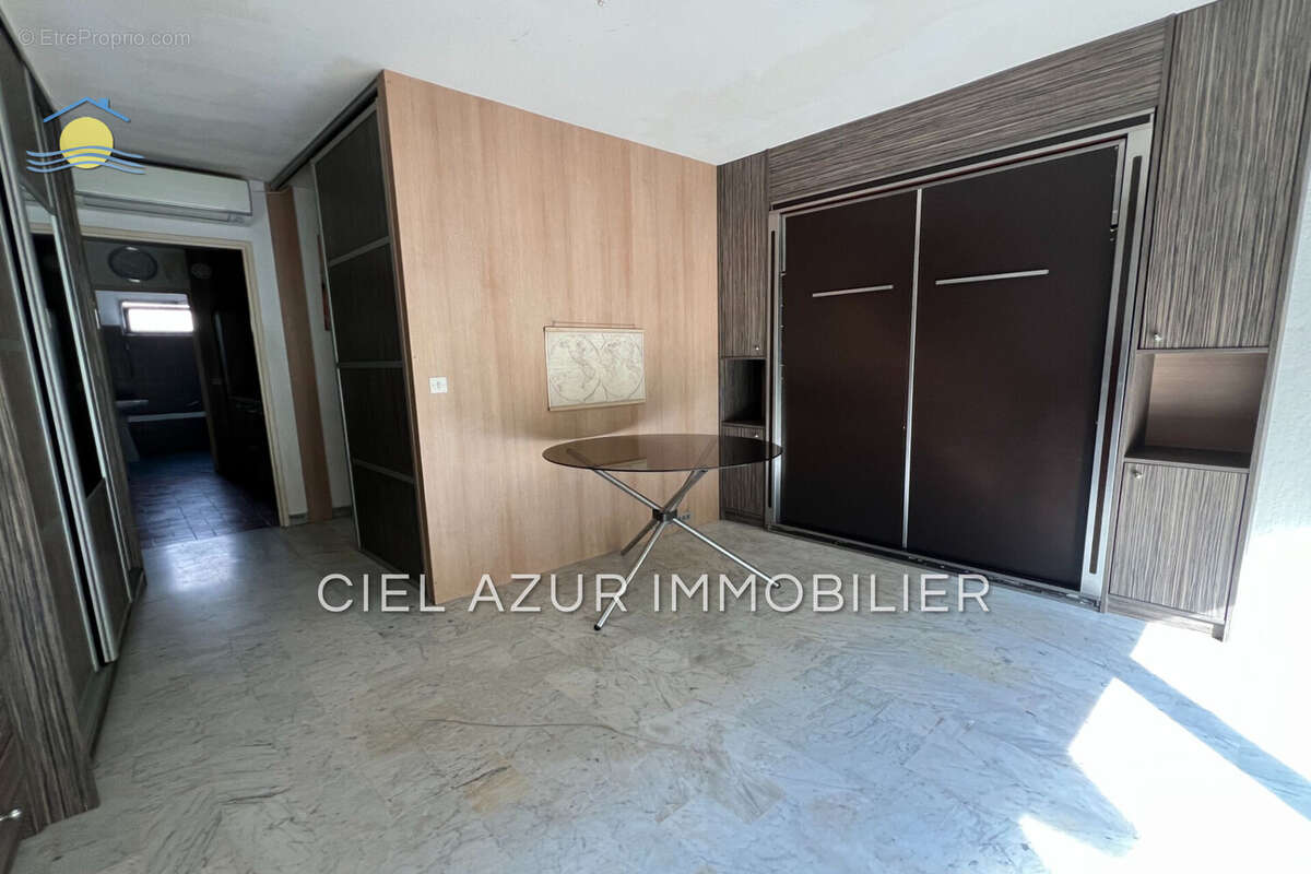 Appartement à VALLAURIS