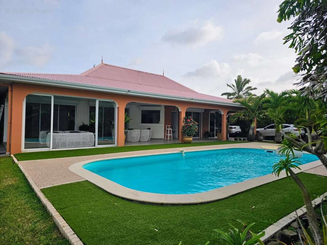 Maison à LES TROIS-ILETS