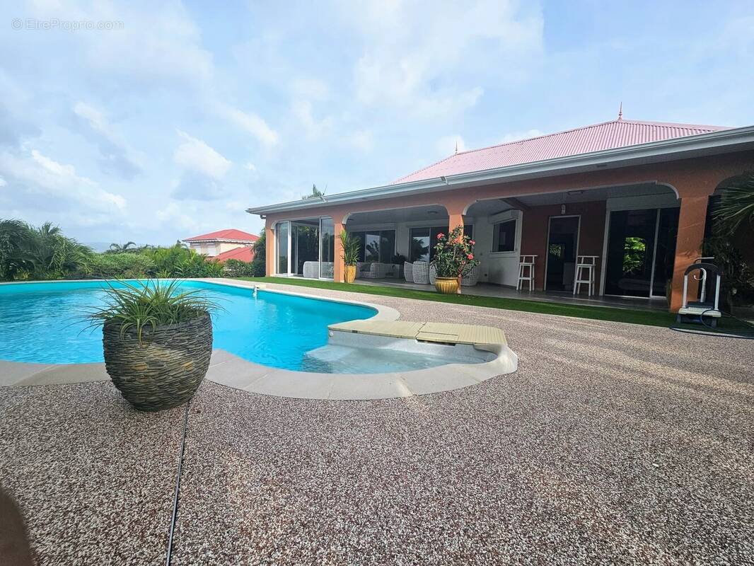 Maison à LES TROIS-ILETS