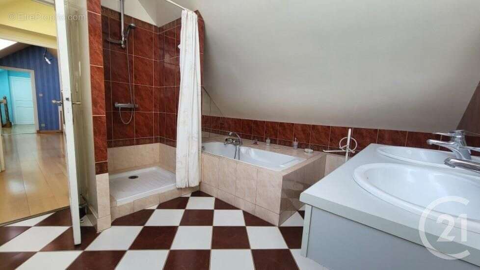 Maison à COURCELLES-LES-GISORS