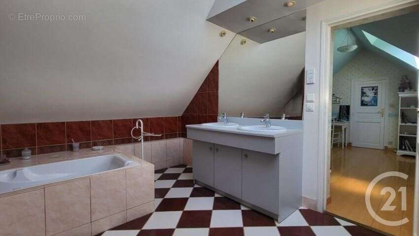 Maison à COURCELLES-LES-GISORS