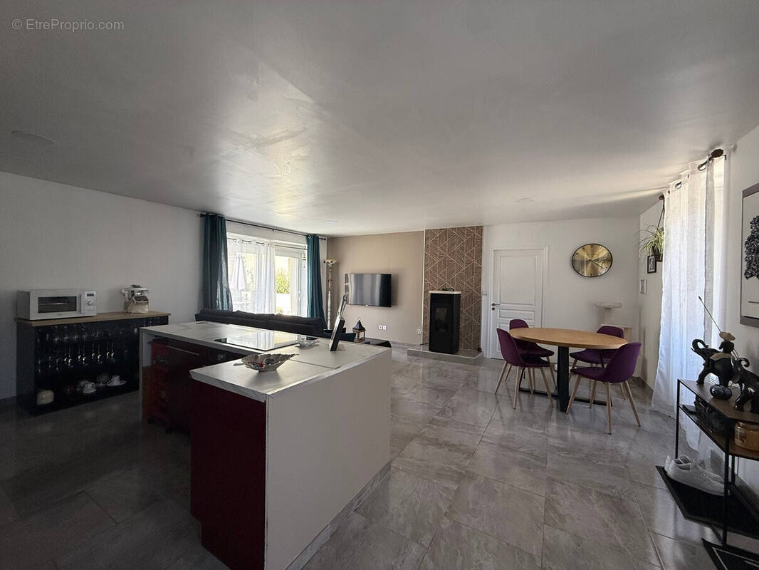 Maison à LES BORDES