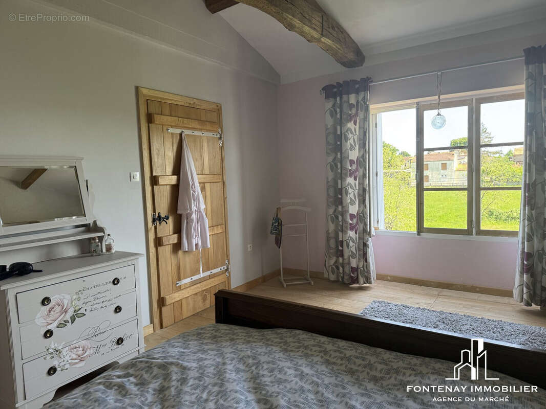 Maison à SAINT-CYR-DES-GATS