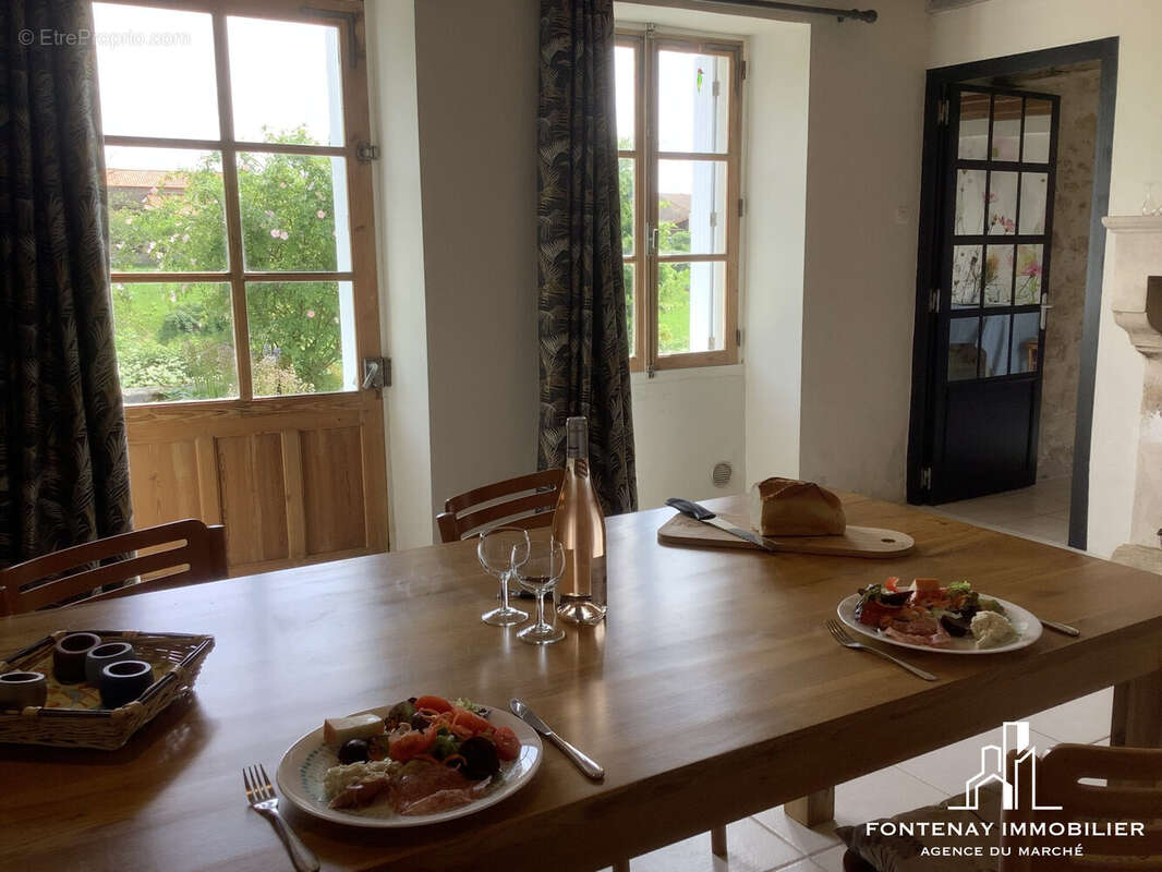 Maison à SAINT-CYR-DES-GATS