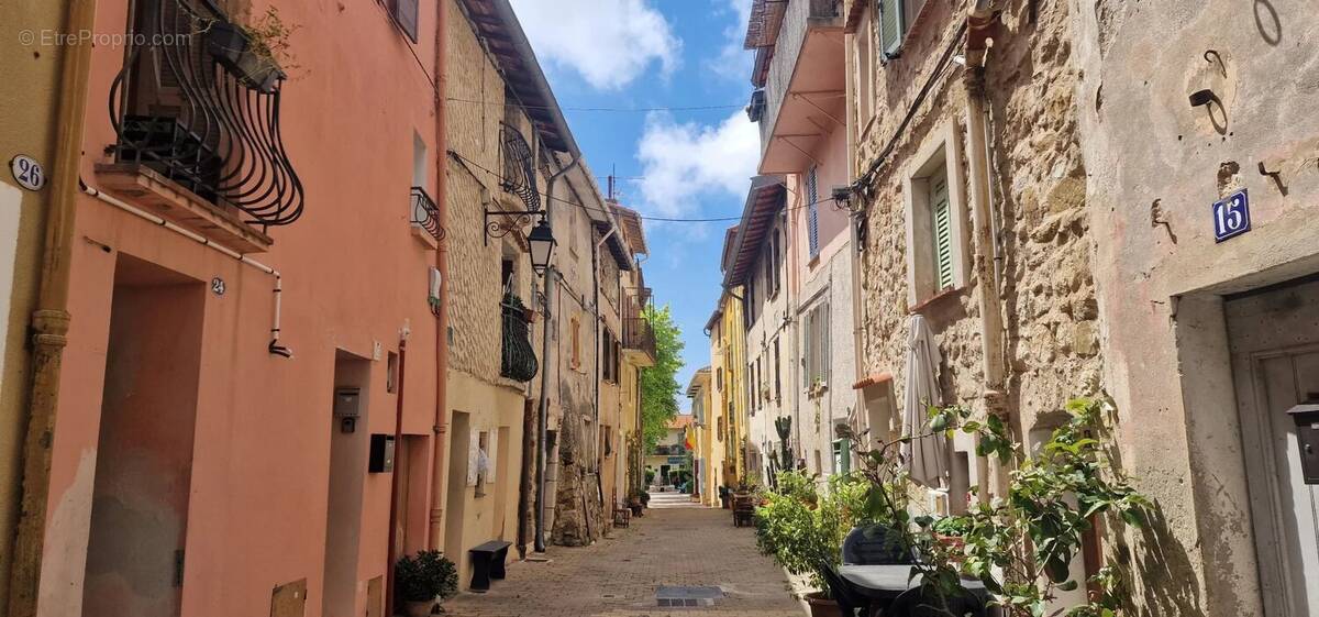 Appartement à CASTELLAR