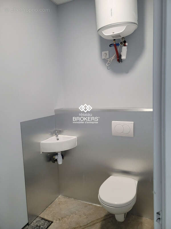 Commerce à SAINT-VINCENT-DE-MERCUZE