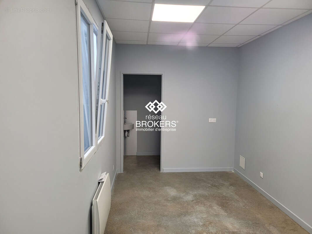 Commerce à SAINT-VINCENT-DE-MERCUZE