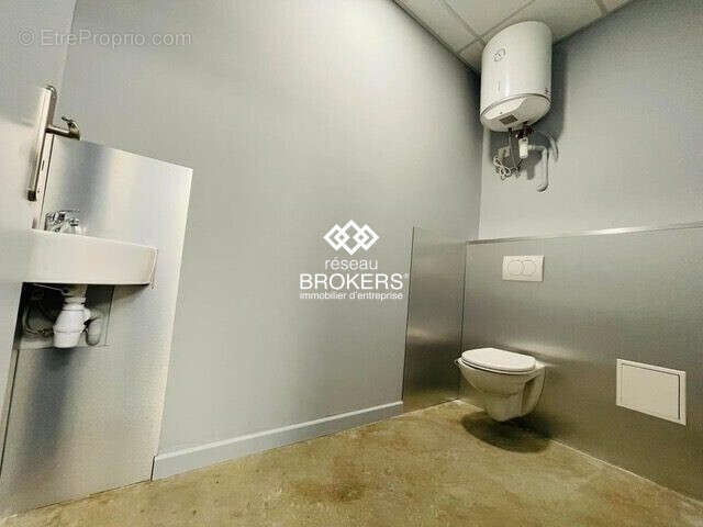 Commerce à SAINT-VINCENT-DE-MERCUZE