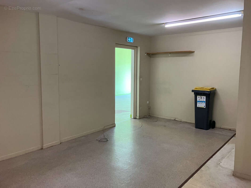 Commerce à CHASSENEUIL-DU-POITOU