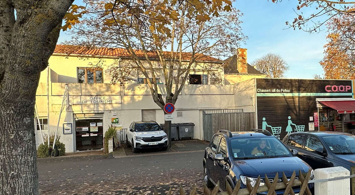 Commerce à CHASSENEUIL-DU-POITOU