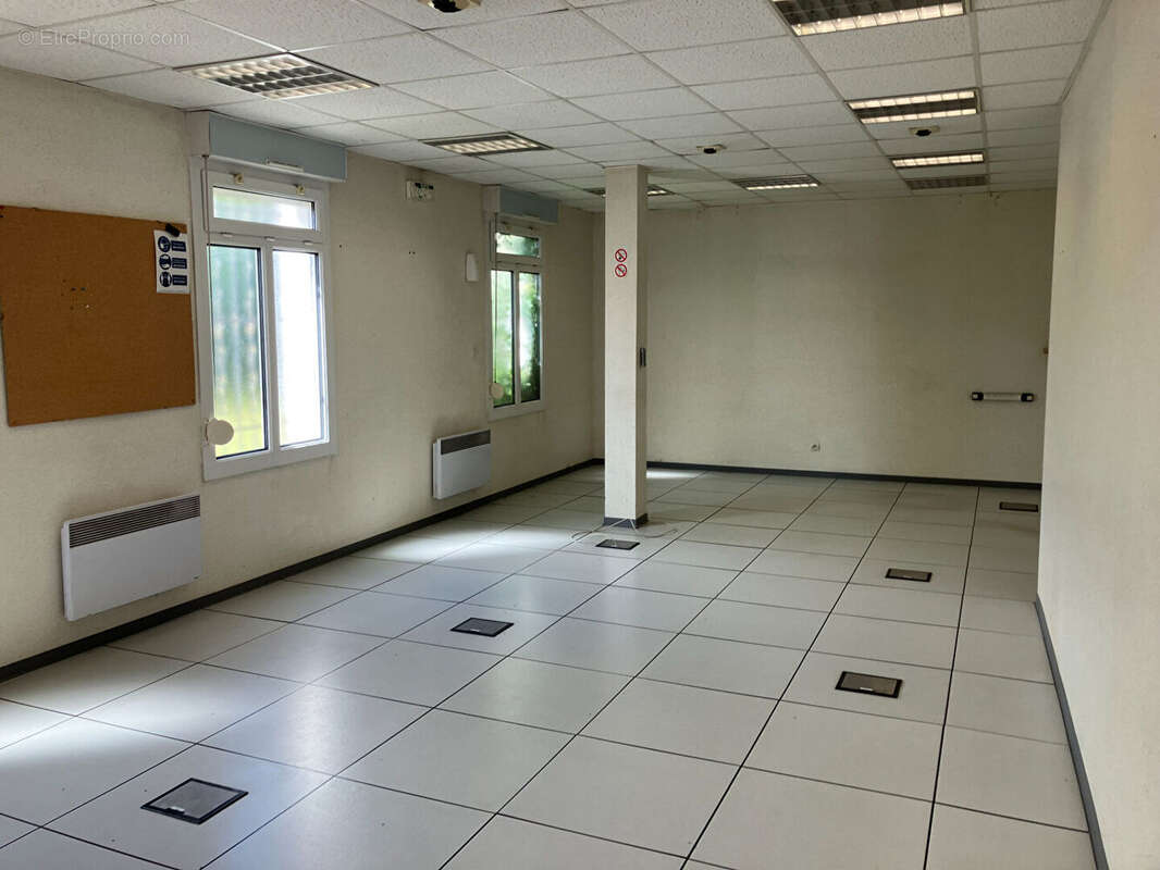 Commerce à CHASSENEUIL-DU-POITOU