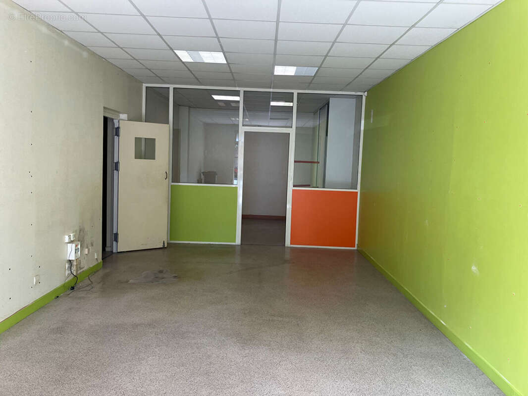 Commerce à CHASSENEUIL-DU-POITOU