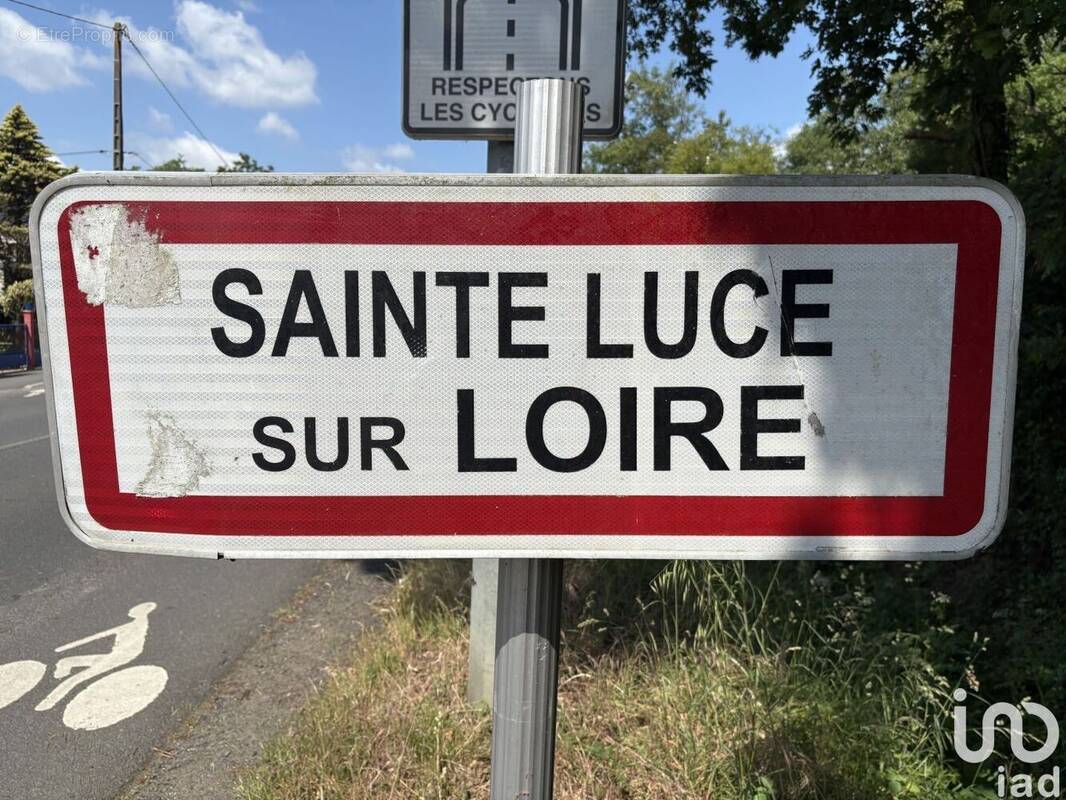 Photo 1 - Commerce à SAINTE-LUCE-SUR-LOIRE