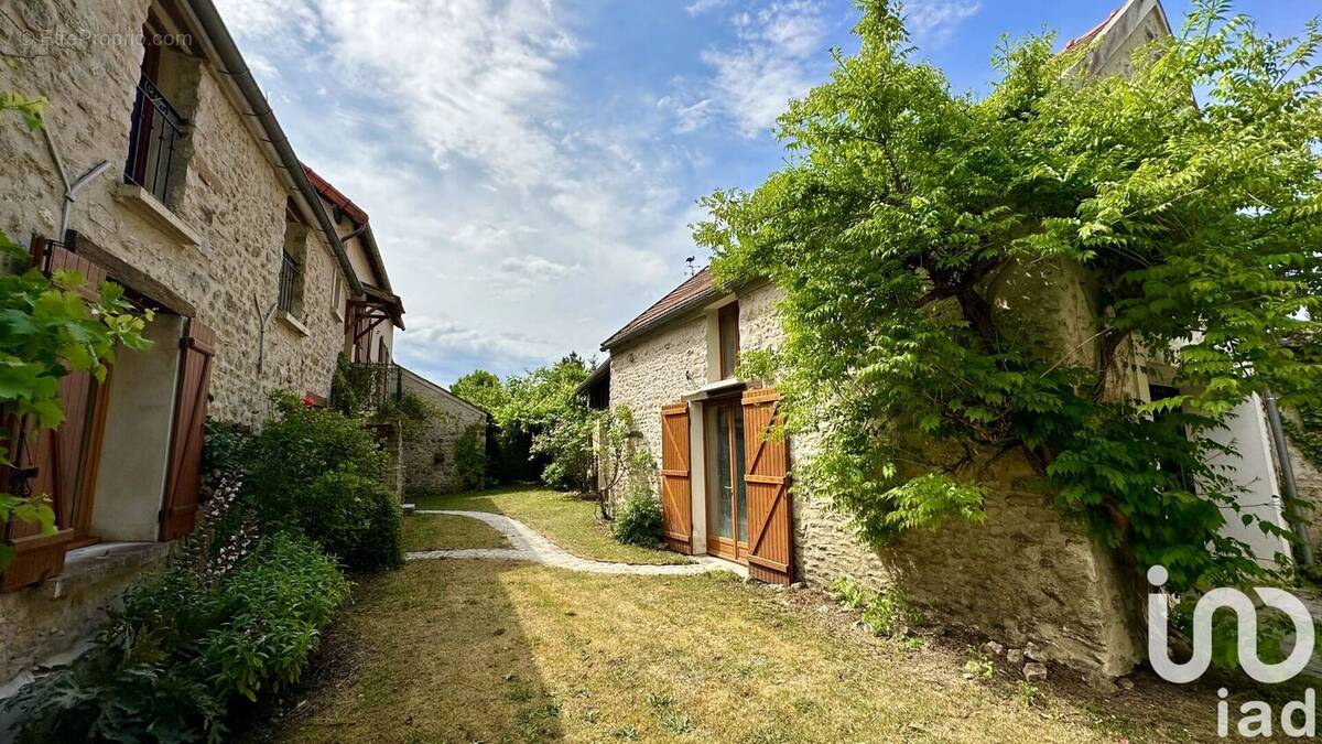 Photo 1 - Maison à VAYRES-SUR-ESSONNE