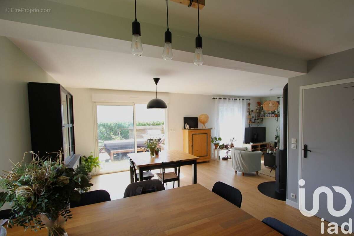 Photo 3 - Maison à CORMELLES-LE-ROYAL