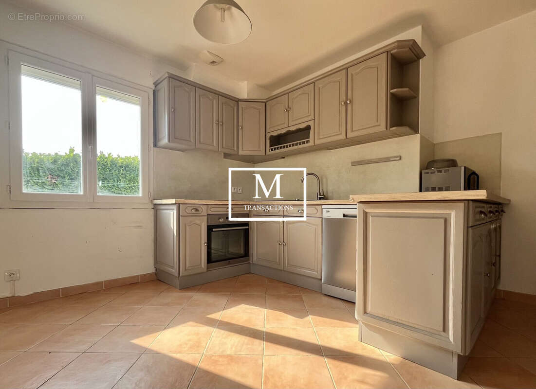 Cuisine équipée - Maison à SAINTE-FOY-D&#039;AIGREFEUILLE