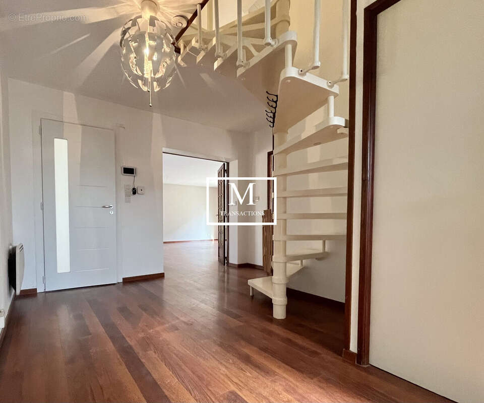 Hall d&#039;entrée - Maison à SAINTE-FOY-D&#039;AIGREFEUILLE