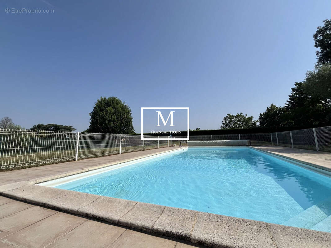 Pisicne de 12mx5m - Maison à SAINTE-FOY-D&#039;AIGREFEUILLE