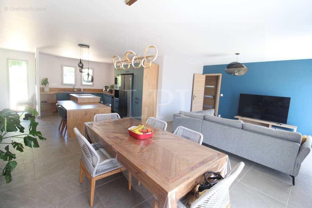 Maison à SAINT-SATURNIN-LES-APT