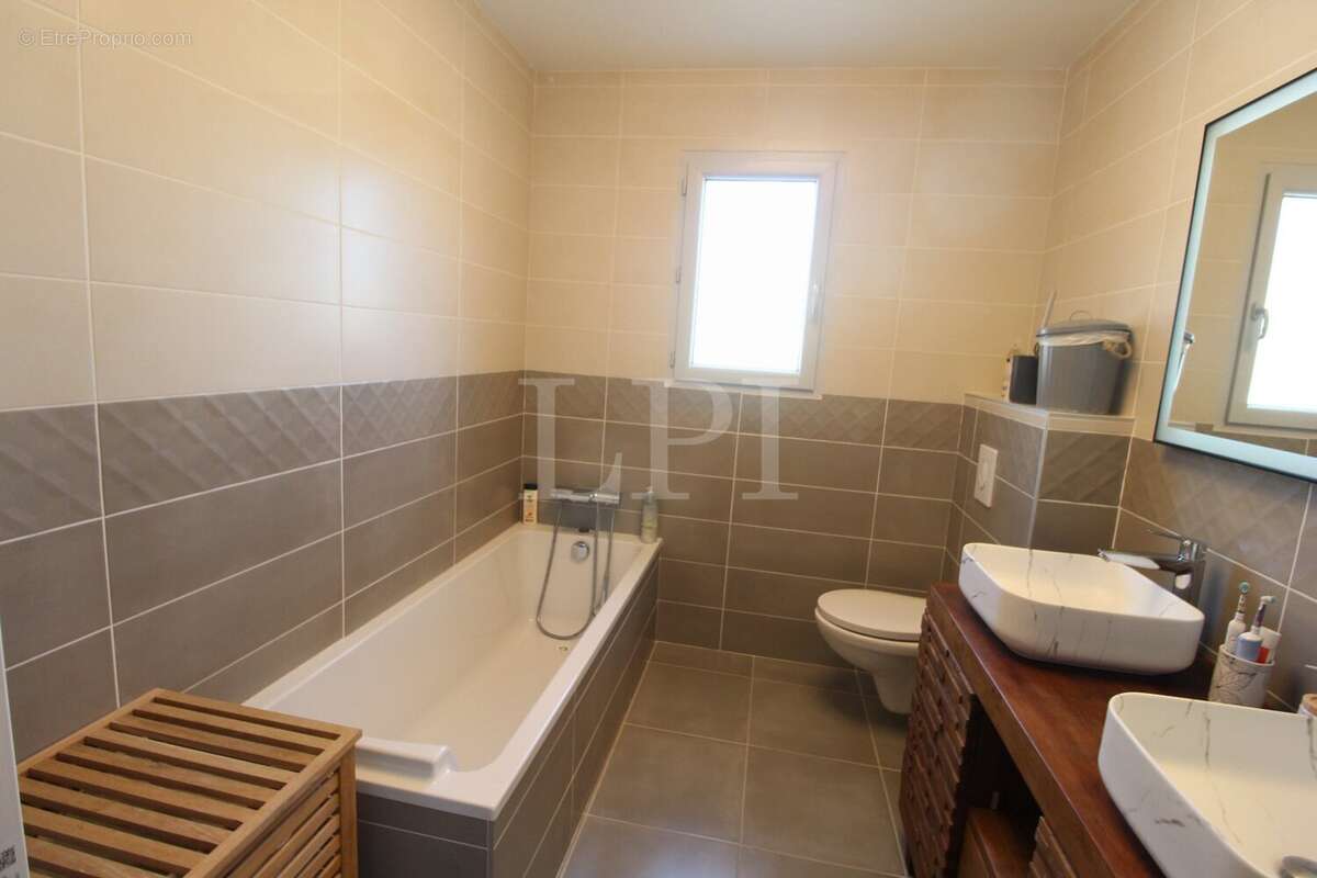 Maison à SAINT-SATURNIN-LES-APT