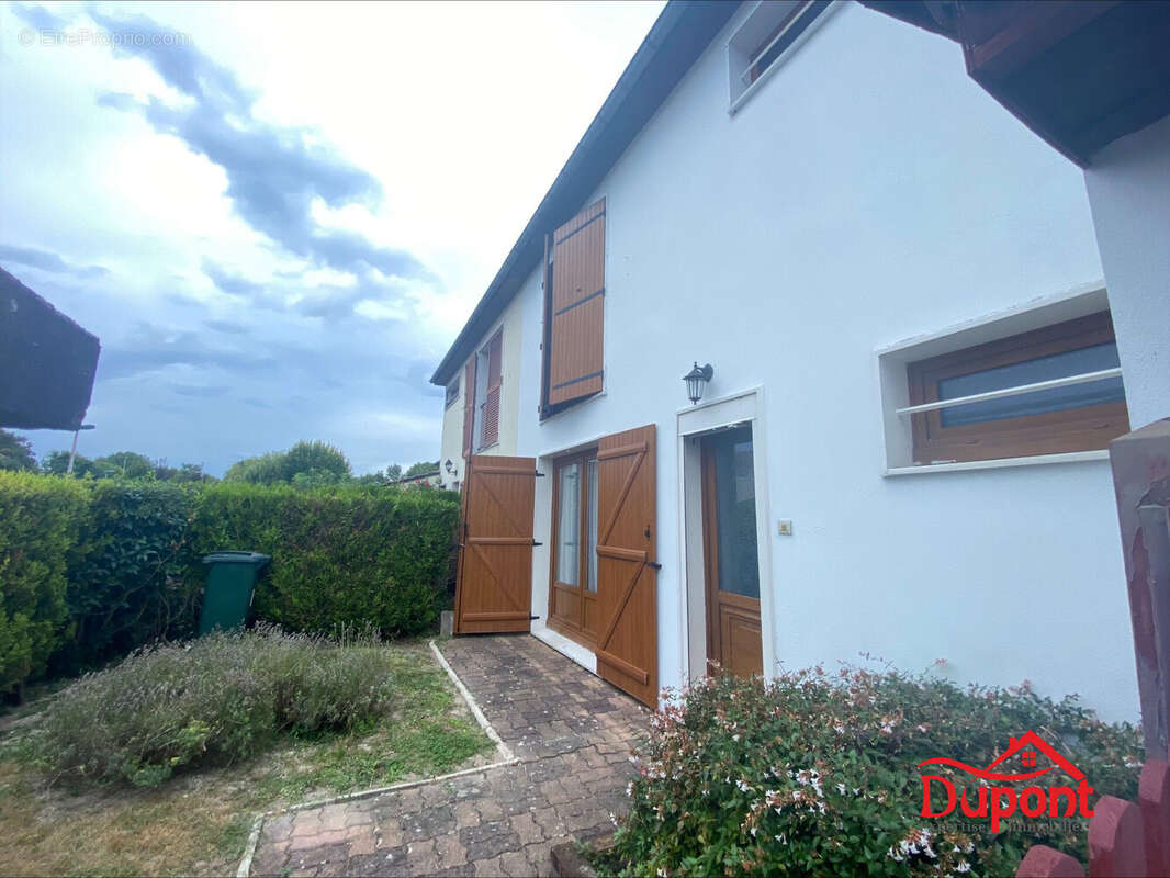 Maison à LA CHAPELLE-SAINT-LUC