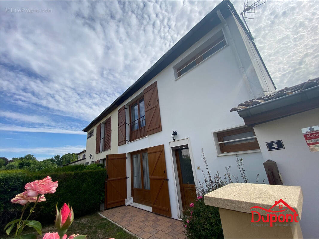 Maison à LA CHAPELLE-SAINT-LUC