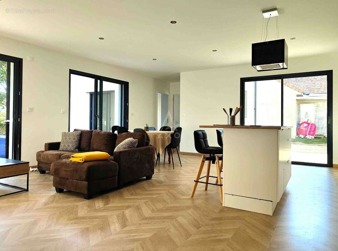 Maison à LA CHAPELLE-D&#039;ALIGNE