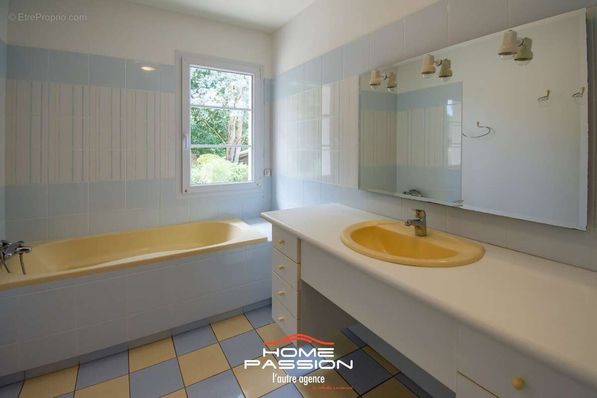 Maison à LES MATHES