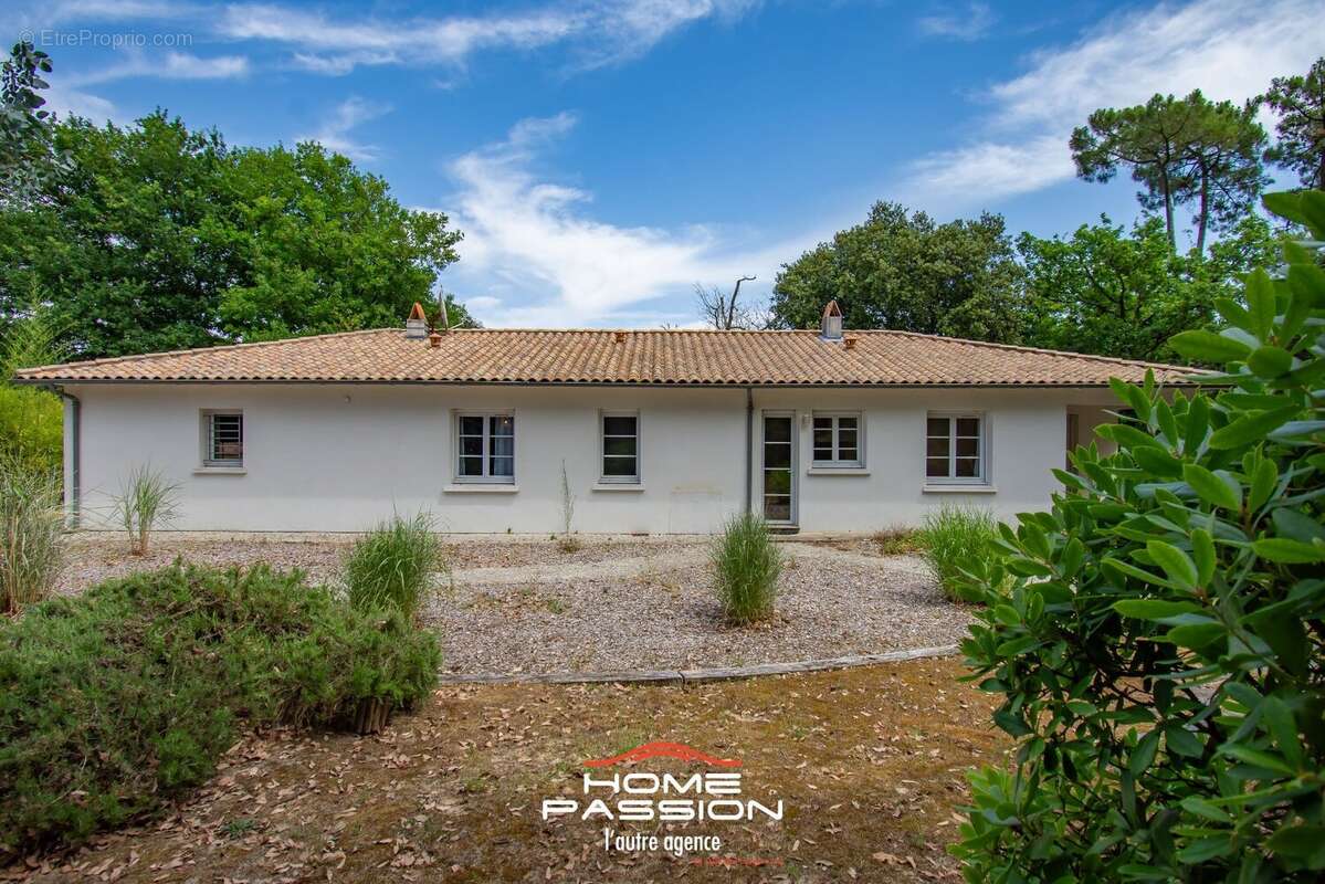 Maison à LES MATHES