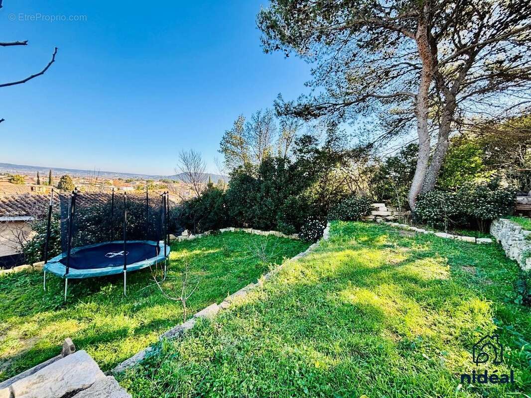 Terrain à CALVISSON