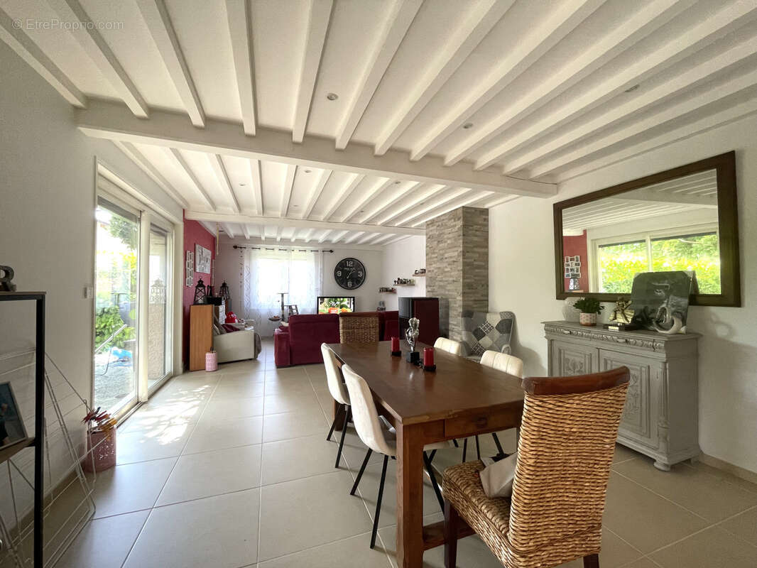 Maison à SAINTE-AGATHE-LA-BOUTERESSE