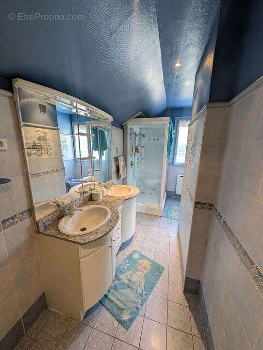 Maison à LA CHAPELLE