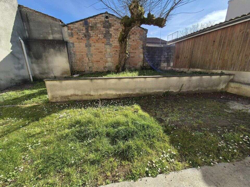 Maison à SAINT-JULIEN-BEYCHEVELLE