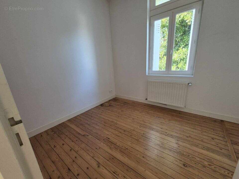 Maison à SAINT-JULIEN-BEYCHEVELLE