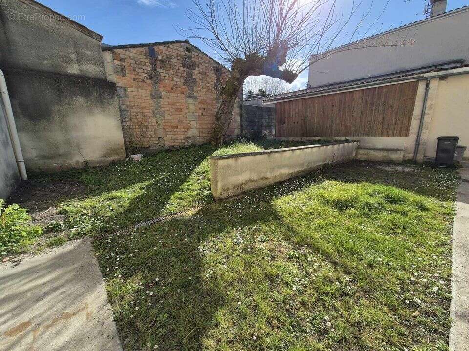 Maison à SAINT-JULIEN-BEYCHEVELLE