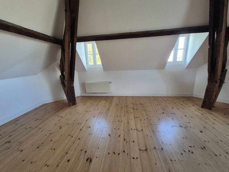 Maison à SAINT-JULIEN-BEYCHEVELLE