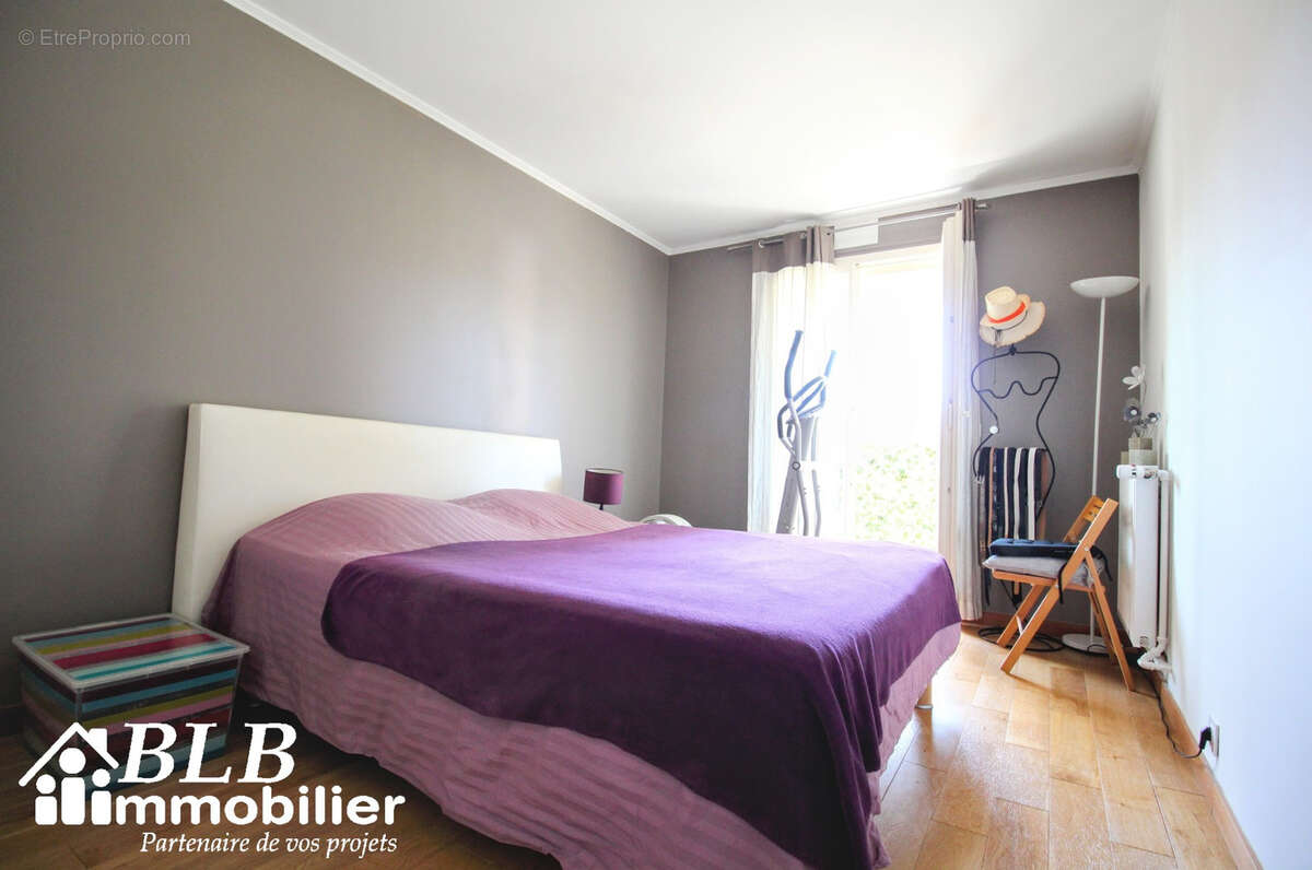 Appartement à LE MESNIL-SAINT-DENIS