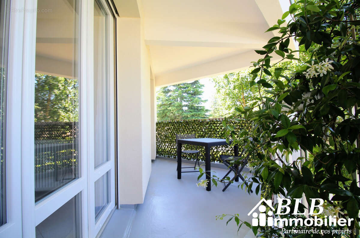 Appartement à LE MESNIL-SAINT-DENIS