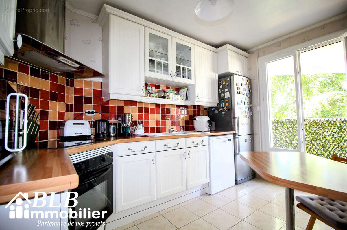 Appartement à LE MESNIL-SAINT-DENIS