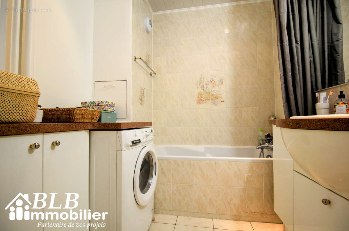 Appartement à LE MESNIL-SAINT-DENIS