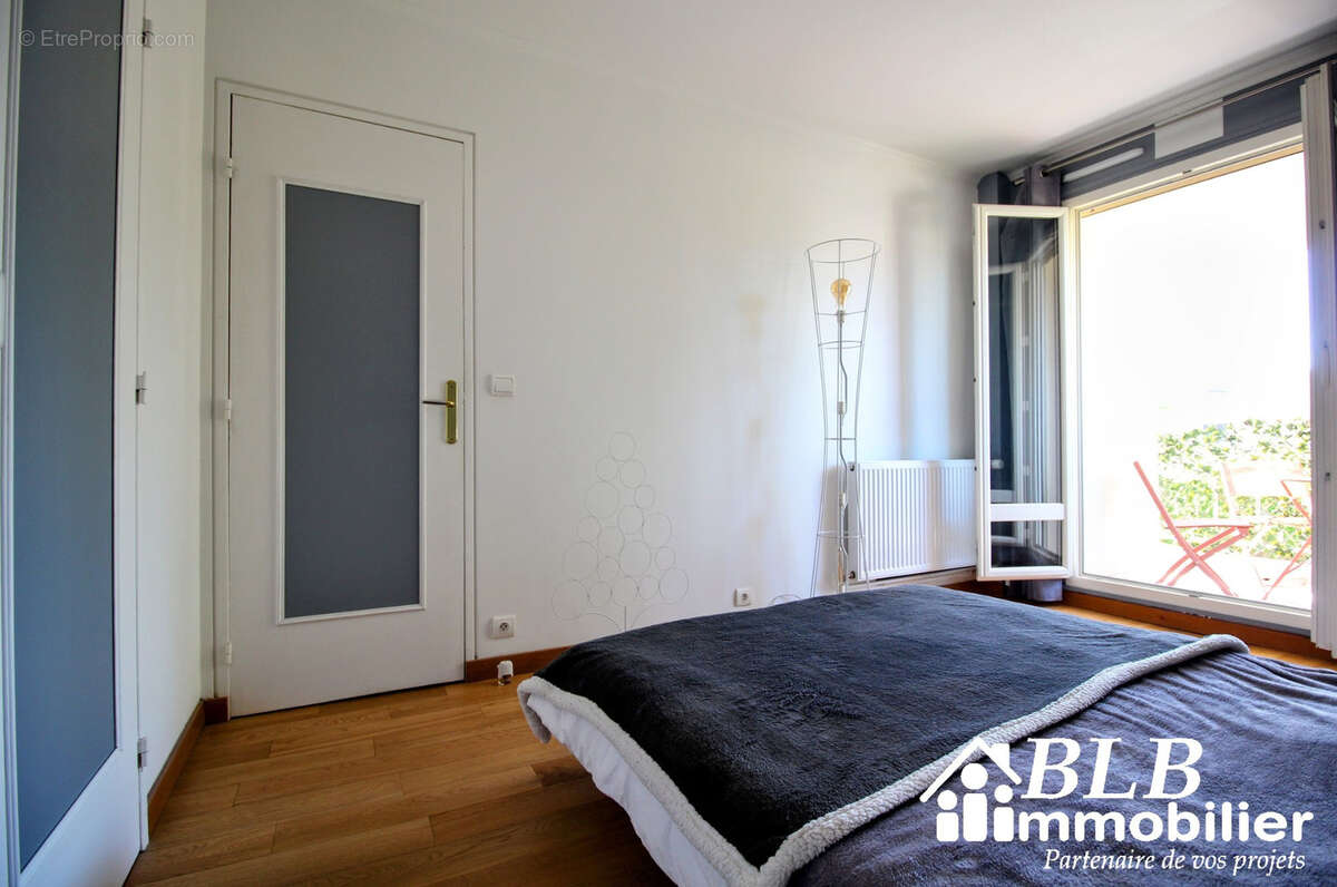 Appartement à LE MESNIL-SAINT-DENIS