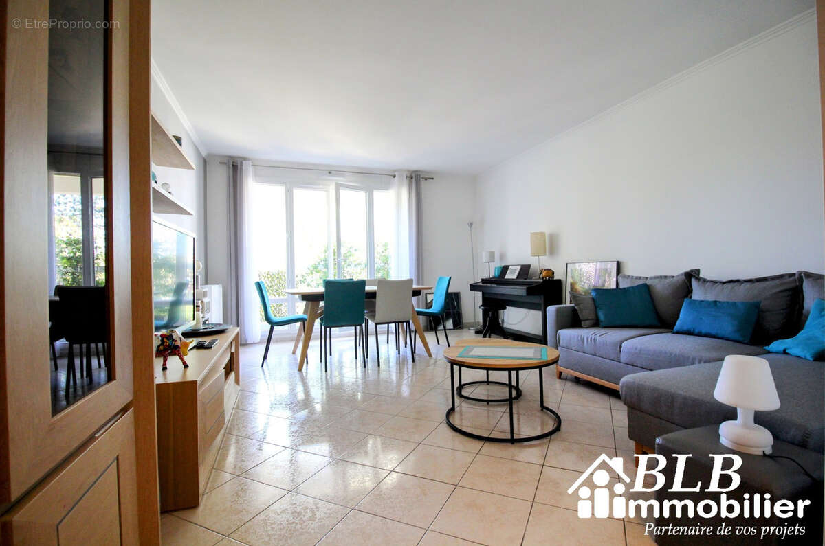 Appartement à LE MESNIL-SAINT-DENIS