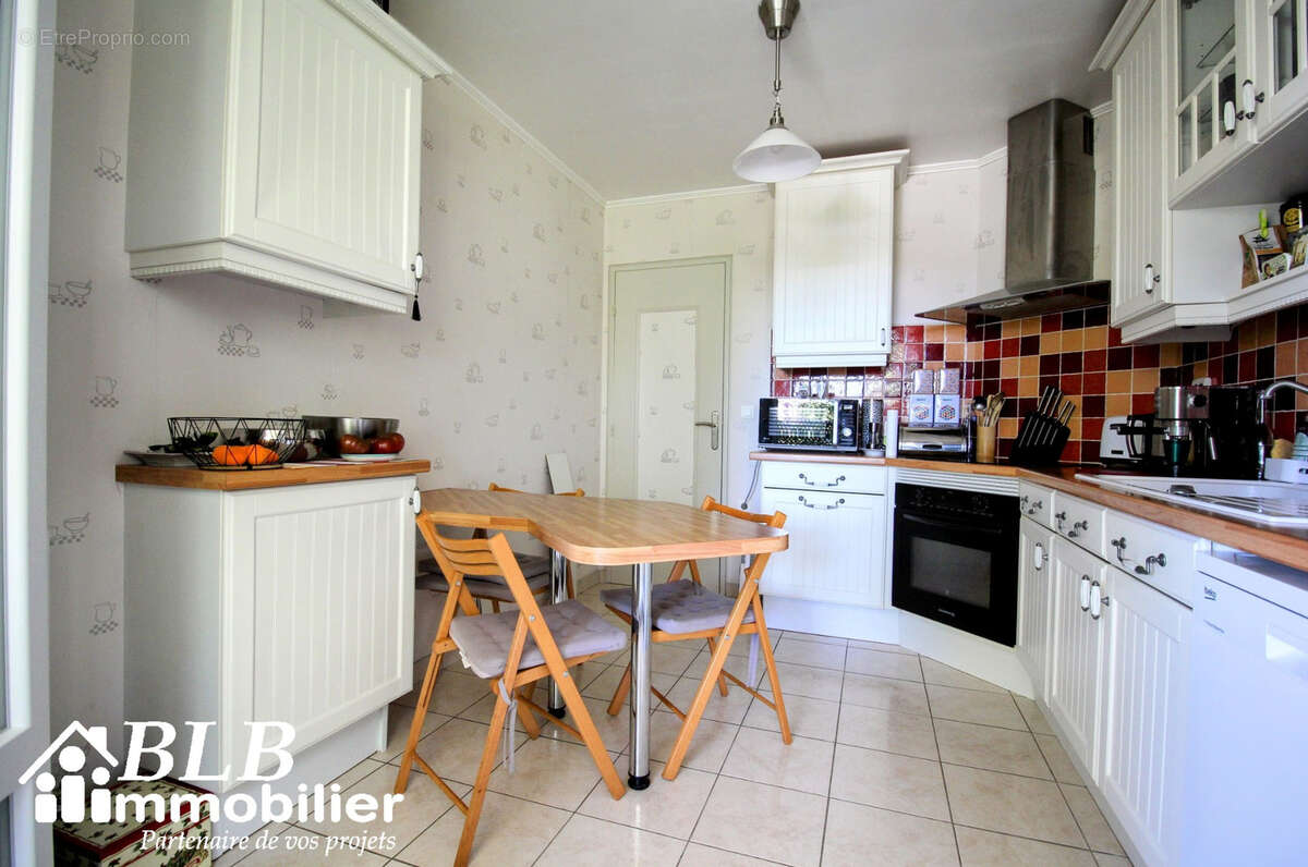 Appartement à LE MESNIL-SAINT-DENIS