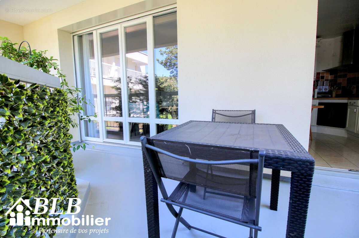 Appartement à LE MESNIL-SAINT-DENIS