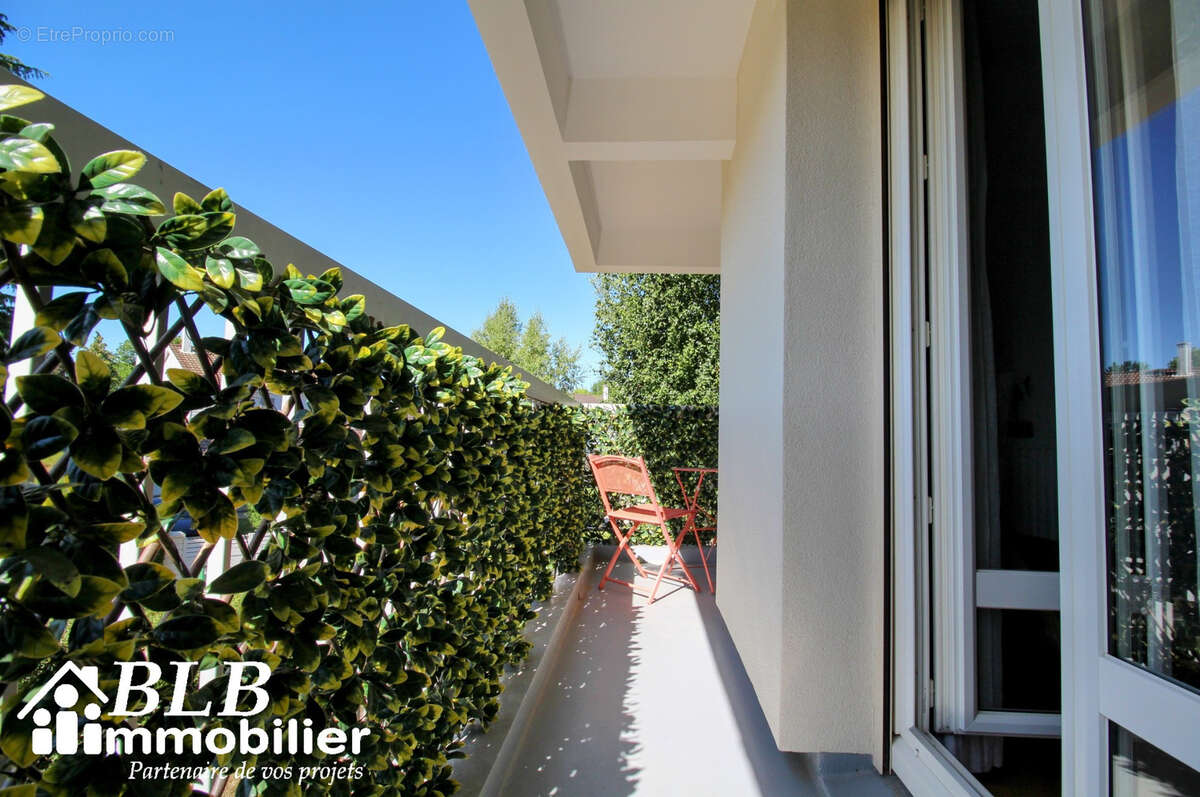 Appartement à LE MESNIL-SAINT-DENIS