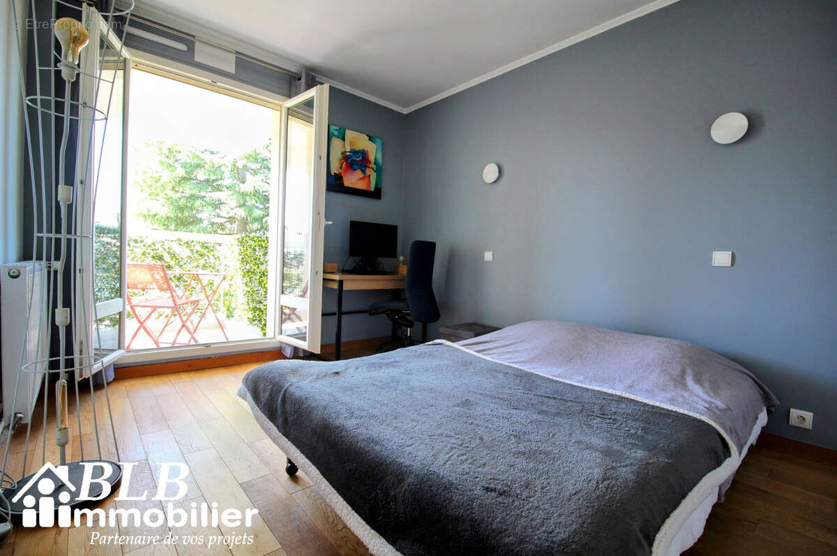 Appartement à LE MESNIL-SAINT-DENIS